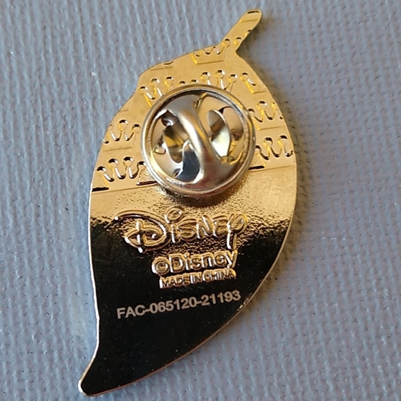 Disney loungefly pin - Picture 2 of 2